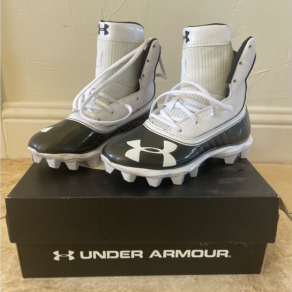 Under Armour Boys 2Y High top football cleats